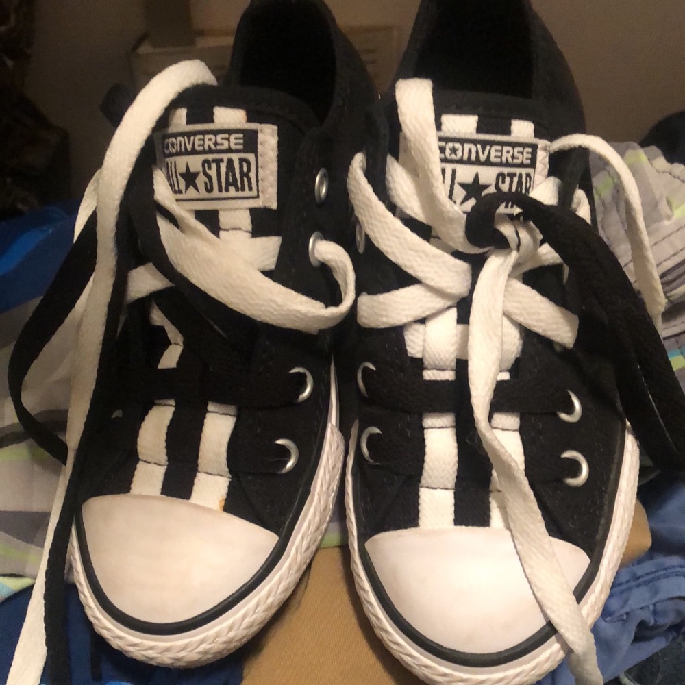 Boys size 11C like new converse! Tried on!